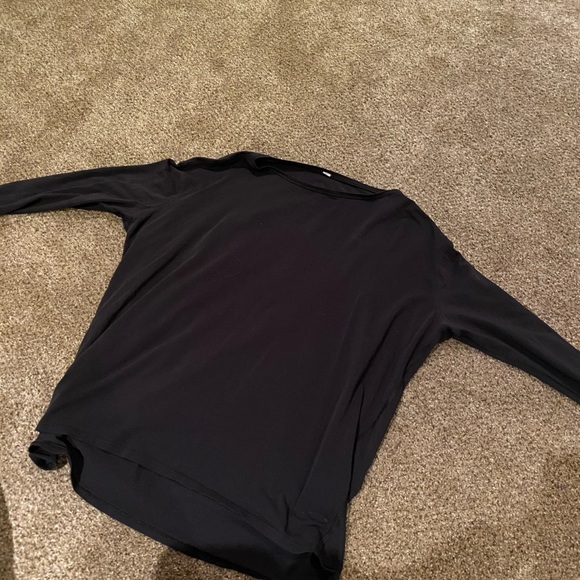 Loose fitting long sleeve lululemon shirt - Picture 2 of 2